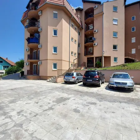 Nenadovo Lejlighed *